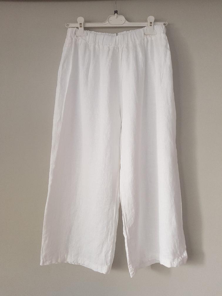 Explore the latest Italian Linen 3/4 Rosa Pants | White Talia Benson